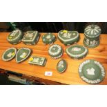 TWELVE ITEMS OF GREEN WEDGWOOD JASPER WARE INCLUDING TRINKET BOXES AND DRESSING TABLE ITEMS