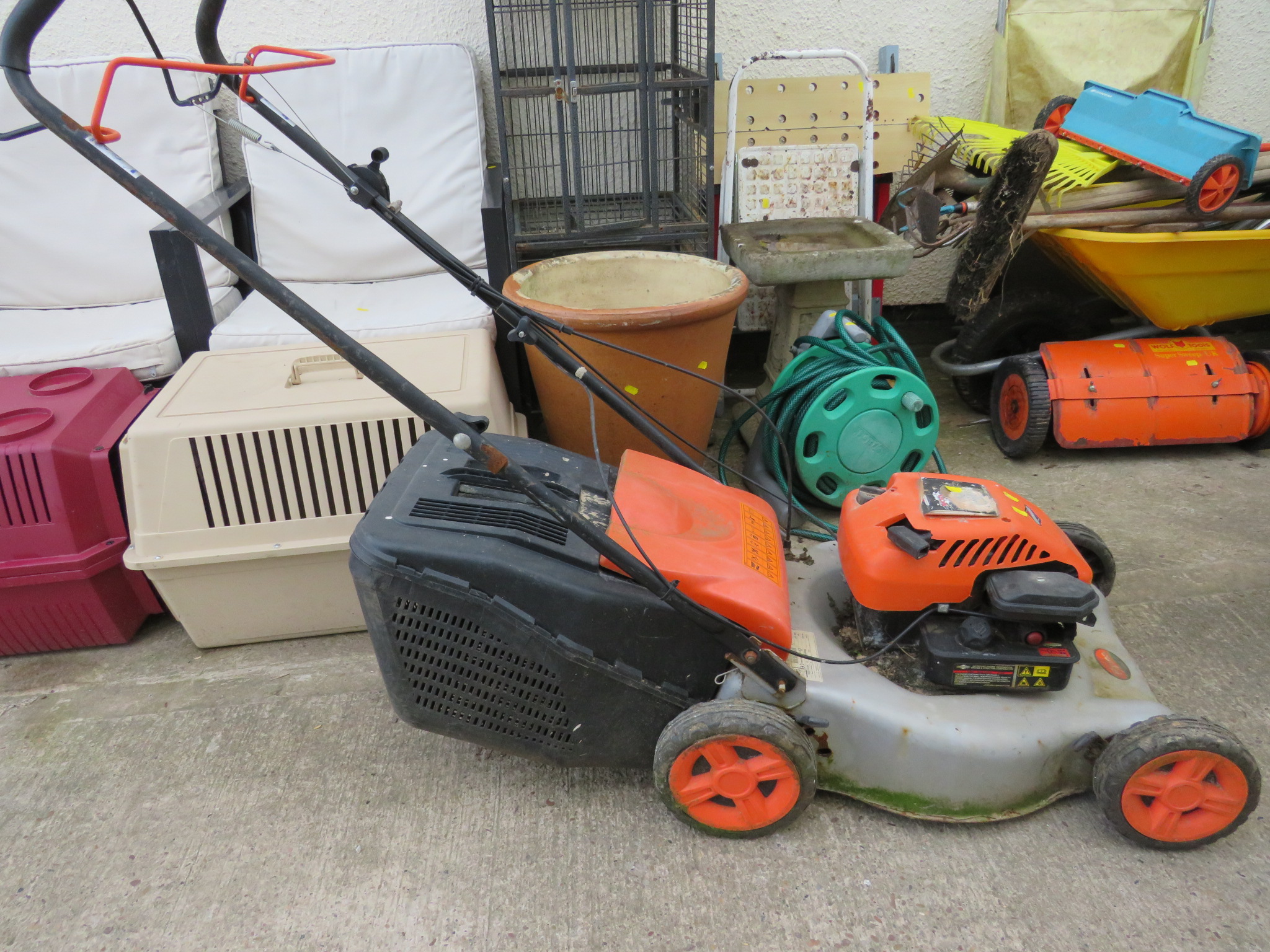 FLYMO LAWNMOWER WITH BRIGGS AND STRATTON PETROL ENGINE