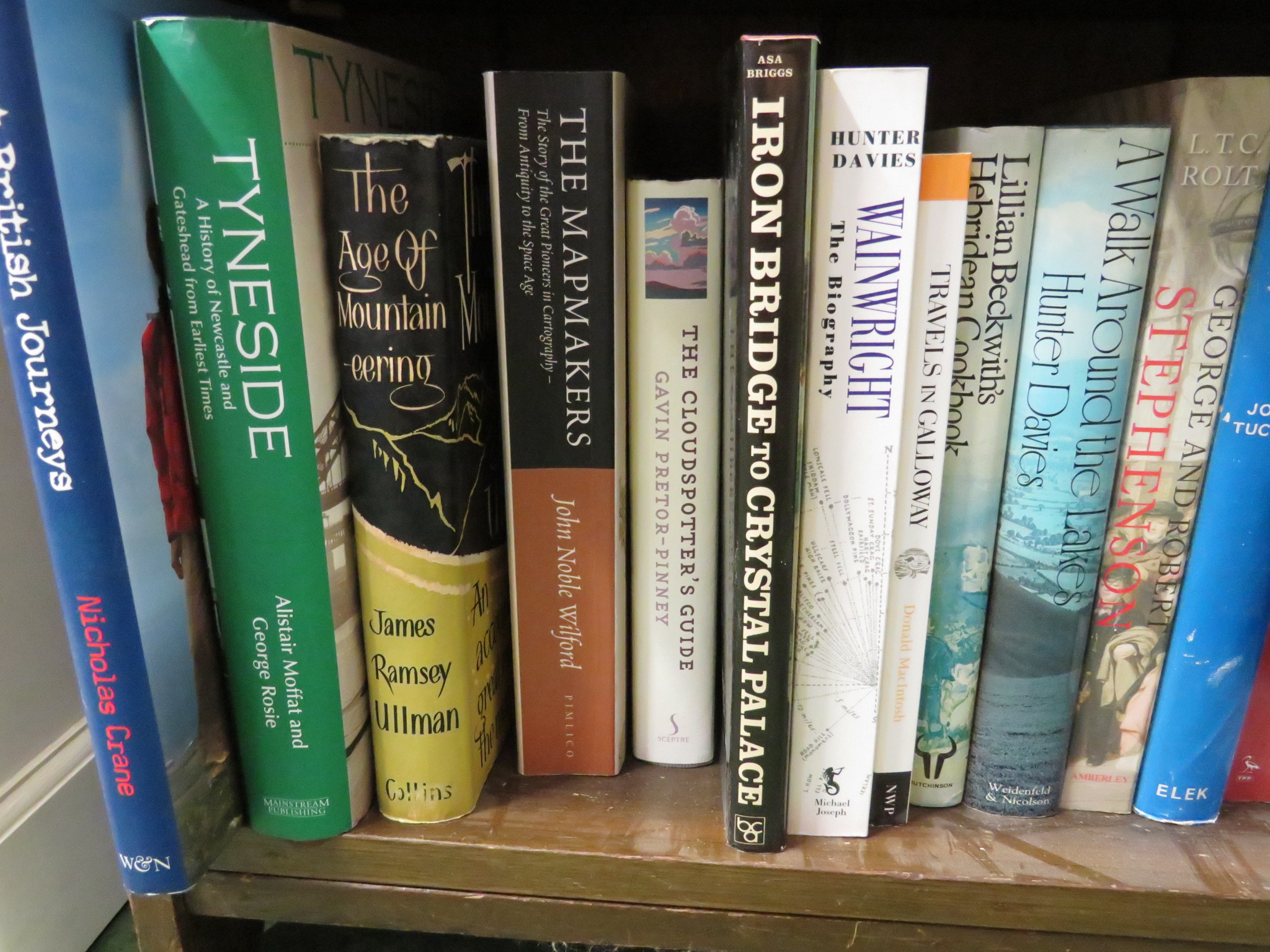 THREE SHELVES OF BOOKS - MOUNTAINEERING, CLIMBING, TRAVEL, ETC, AND ASSORTED MAPS - Image 7 of 8