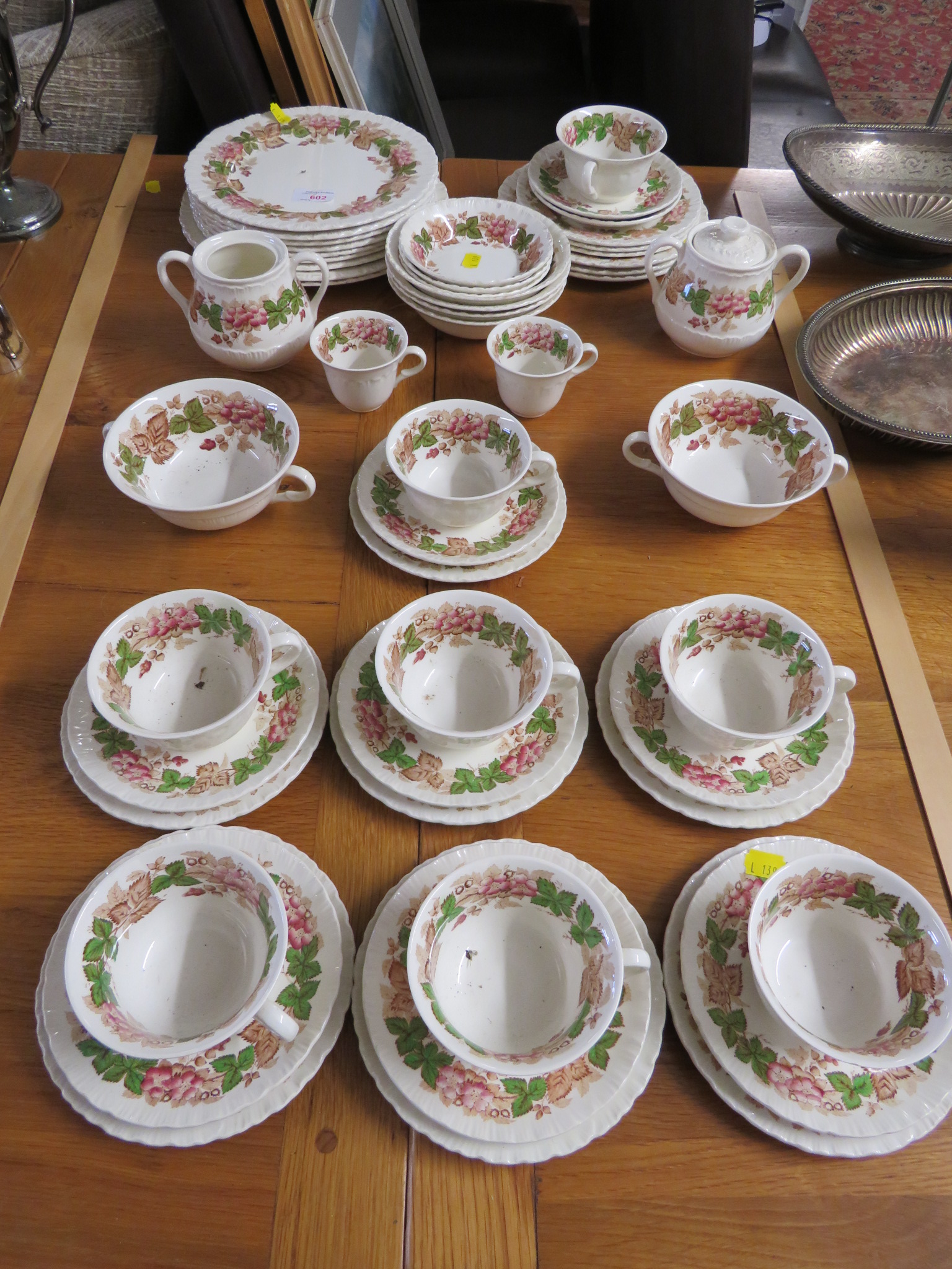 WEDGWOOD OF ETRURIA AND BARLASTON 'WILDBRIAR' TEA WARE