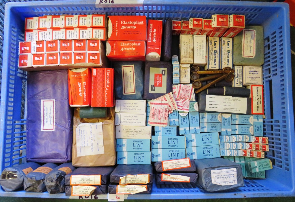 TRAY OF VINTAGE FIRST AID AND MEDICAL ITEMS