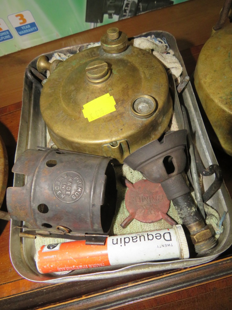 THREE VINTAGE PRIMUS BRASS CAMPING STOVES WITH PARTS AND ACCESSORIES (A/F) - Image 8 of 8