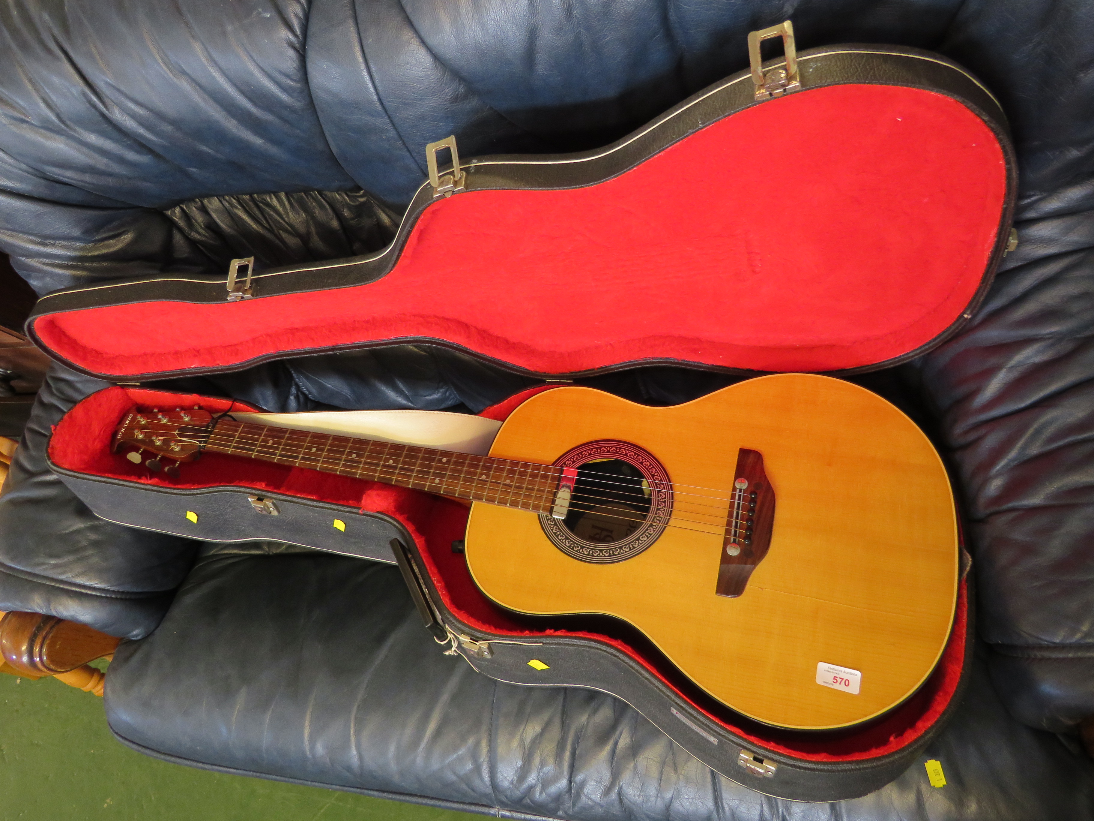 ENCORE ENC1 ACOUSTIC GUITAR WITH HARD CARRY CASE