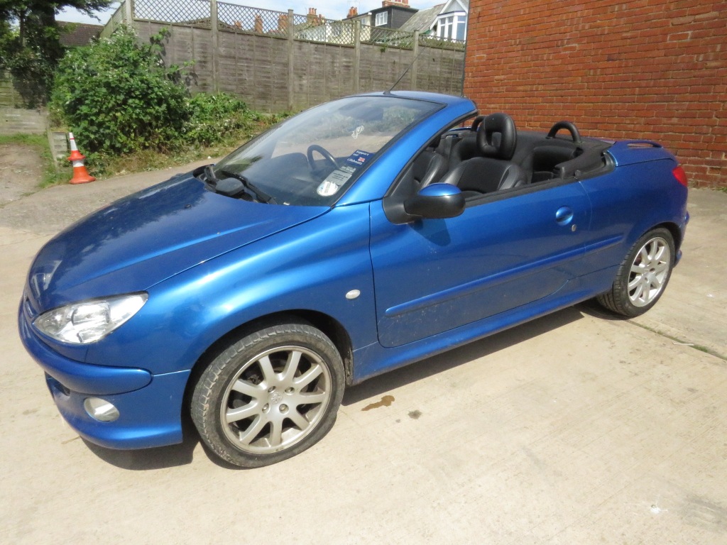 BLUE PEUGEOT 206CC ALLURE, TWO DOOR COUPE CONVERTIBLE, LJ04 JWM REGISTERED 18/03/04, 1997CC PETROL - Image 13 of 21