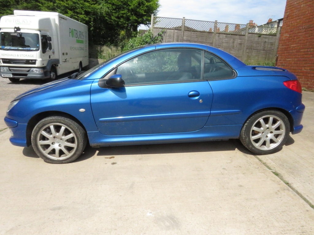 BLUE PEUGEOT 206CC ALLURE, TWO DOOR COUPE CONVERTIBLE, LJ04 JWM REGISTERED 18/03/04, 1997CC PETROL - Image 4 of 21