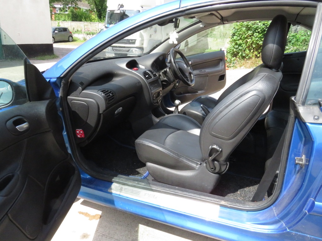 BLUE PEUGEOT 206CC ALLURE, TWO DOOR COUPE CONVERTIBLE, LJ04 JWM REGISTERED 18/03/04, 1997CC PETROL - Image 11 of 21