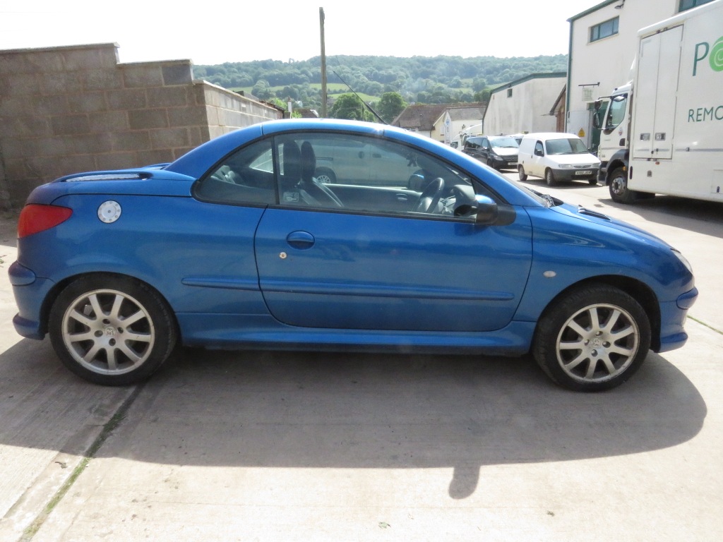 BLUE PEUGEOT 206CC ALLURE, TWO DOOR COUPE CONVERTIBLE, LJ04 JWM REGISTERED 18/03/04, 1997CC PETROL - Image 8 of 21