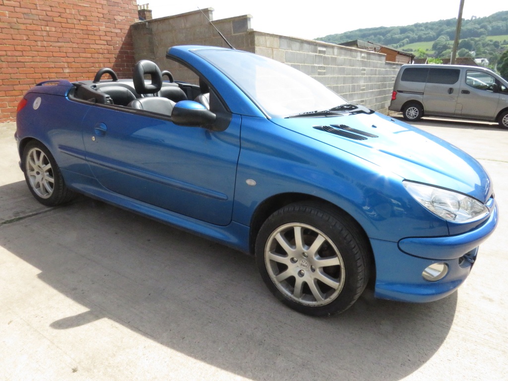 BLUE PEUGEOT 206CC ALLURE, TWO DOOR COUPE CONVERTIBLE, LJ04 JWM REGISTERED 18/03/04, 1997CC PETROL - Image 12 of 21