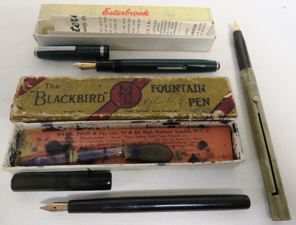 BOXED EARLY 20TH CENTURY MABIE TODD 'BLACKBIRD FOUNTPEN' FOUNTAIN PEN WITH 12-CARAT NIB, BOXED