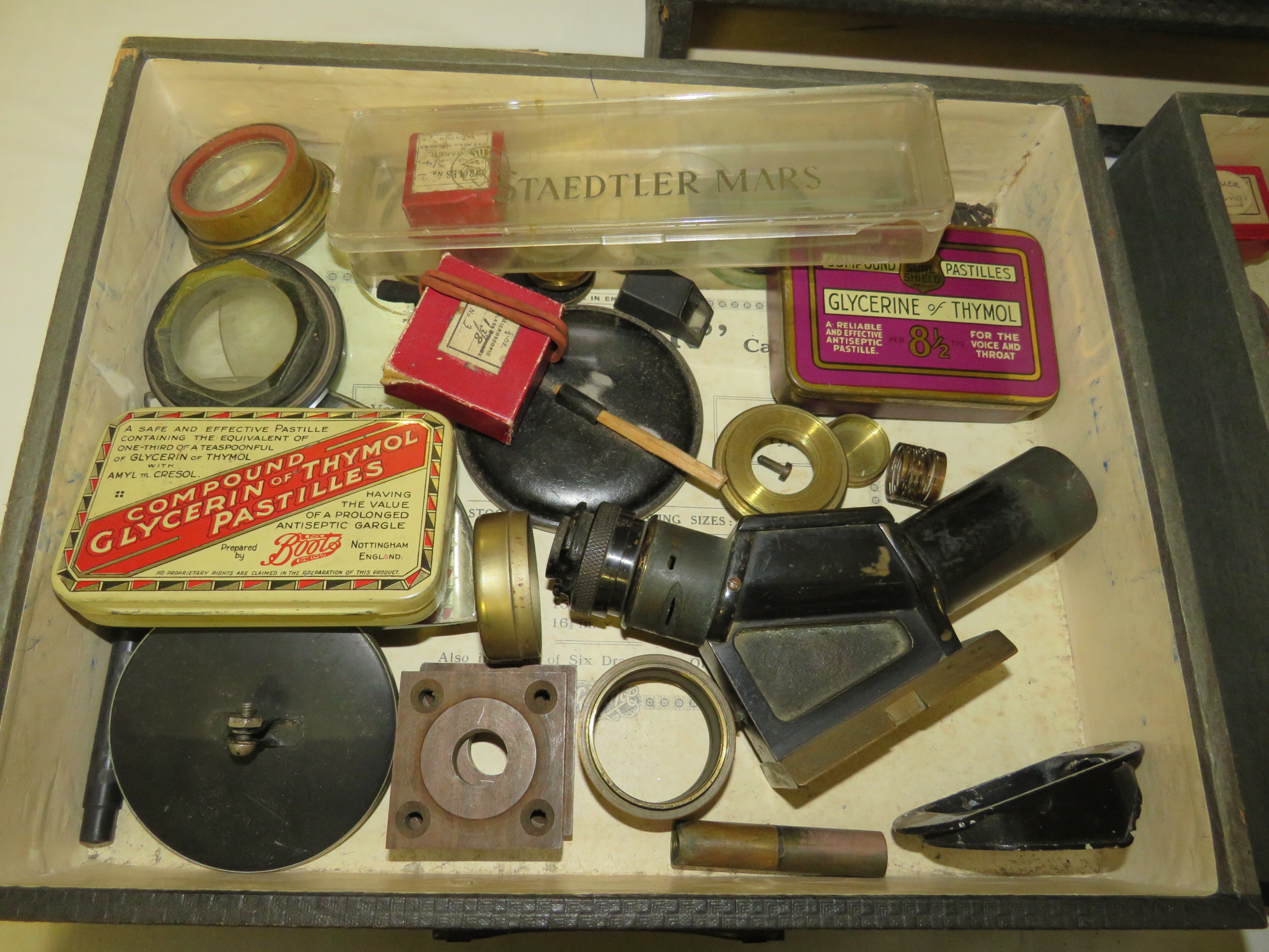 An assortment of optical components including gun sight parts contained in a vintage Advance 'The - Image 5 of 5