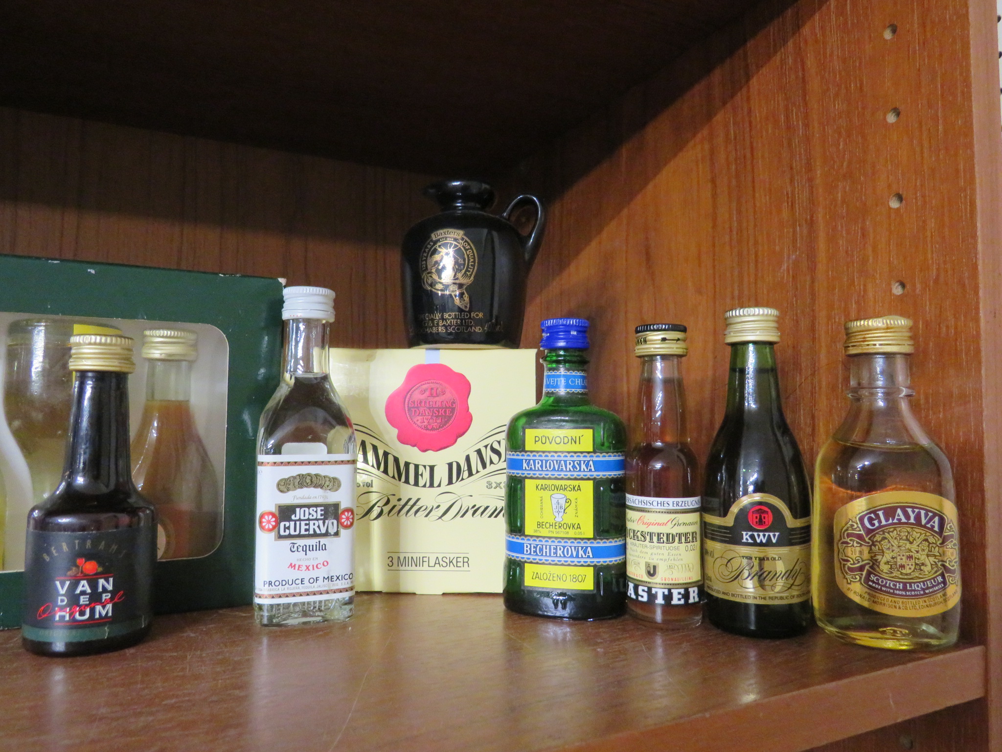 Selection of miniatures including Royal Liqueurs presentation pack, two bottles of Bombay Sapphire - Image 4 of 4