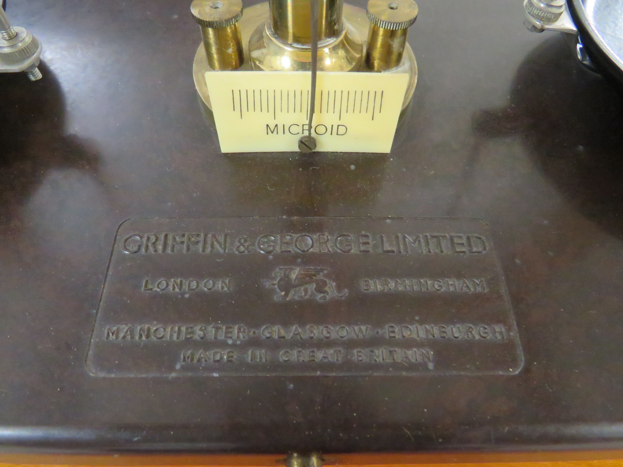 Griffin & George microid balance scales in glazed cabinet, with a box of weights - Image 3 of 4