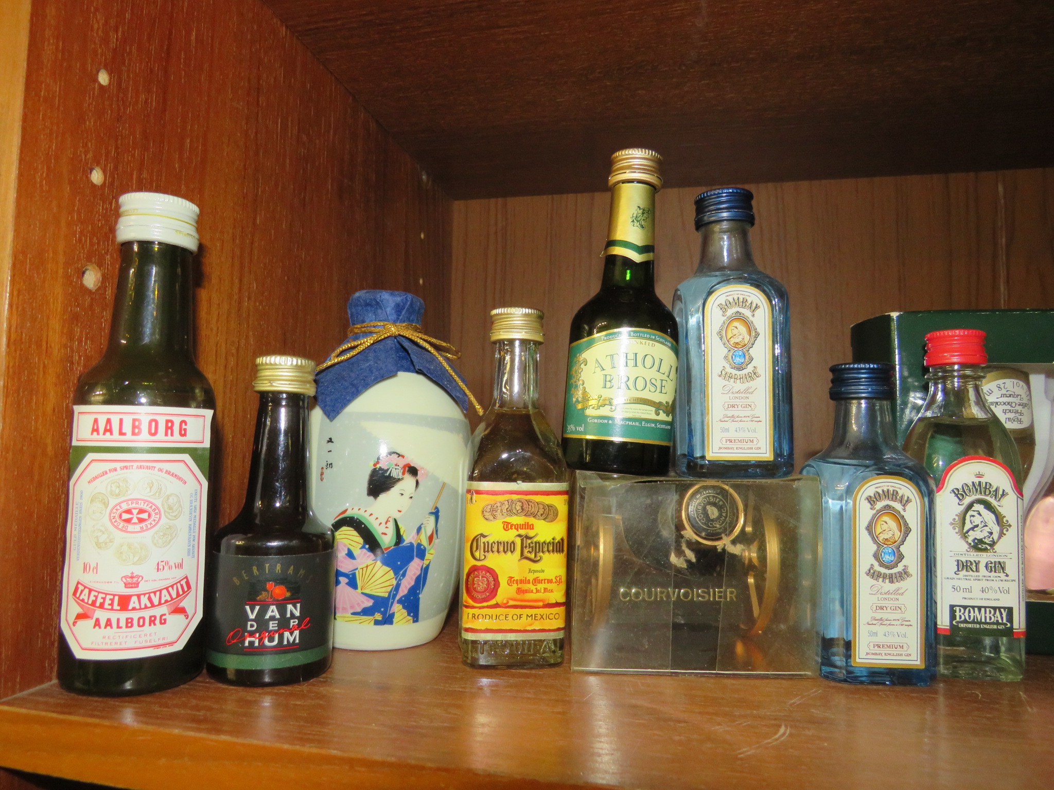 Selection of miniatures including Royal Liqueurs presentation pack, two bottles of Bombay Sapphire - Image 2 of 4