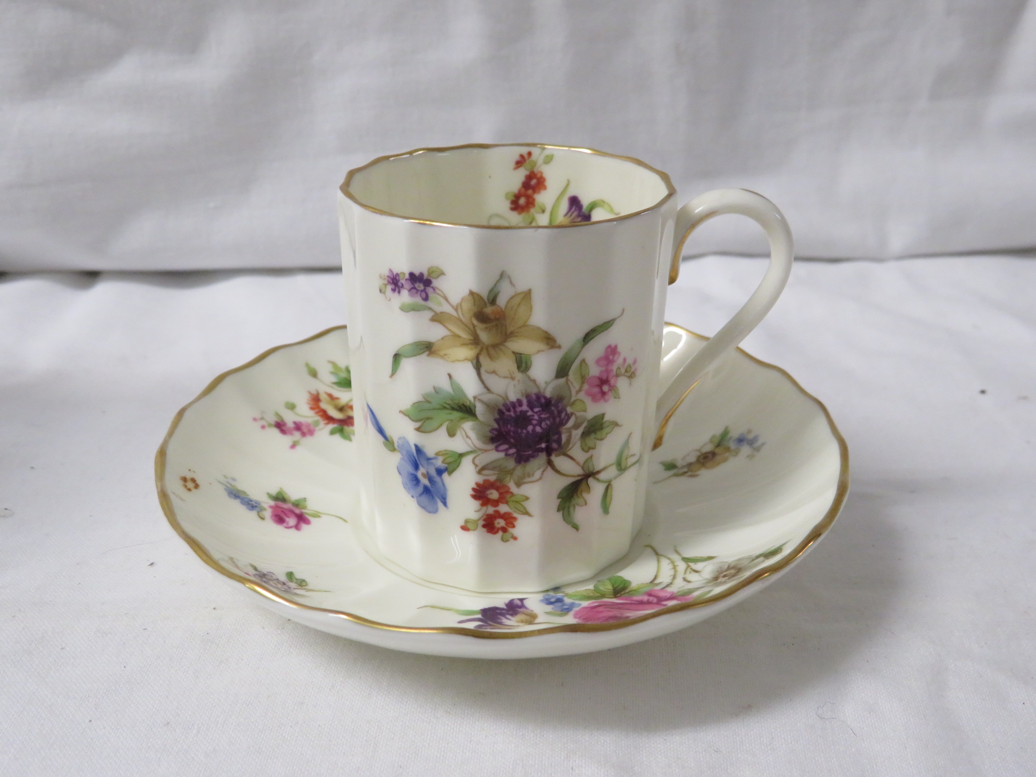 Royal Worcester Roanoke nine setting fluted coffee service with coffee pot, sugar bowl and milk jug, - Image 3 of 5