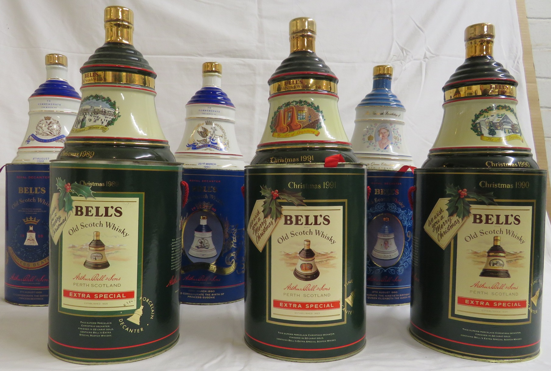 Three boxed Wade Bell's Scotch whisky Christmas decanters (1989, 1990 and 1991), 75cl; boxed Wade