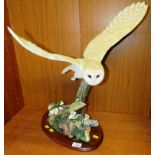 LARGE BORDER FINE ARTS OWL IN FLIGHT 'SILENT WINGS', SIGNED R T ROBERTS AND NUMBERED 116/600, WITH