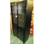 CONTEMPORARY GLOSS BLACK ILLUMINATED DISPLAY CABINET WITH TWO ADJUSTABLE GLASS SHELVES WITHIN