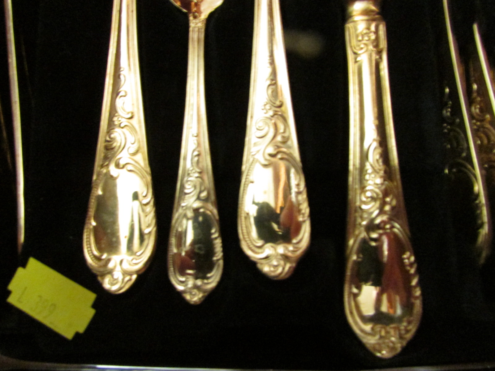 SEVENTY PIECE CANTEEN OF 23/24-CARAT GOLD PLATED CUTLERY, SOLINGEN, GERMAN MADE, PRESENTED IN FITTED - Image 4 of 7