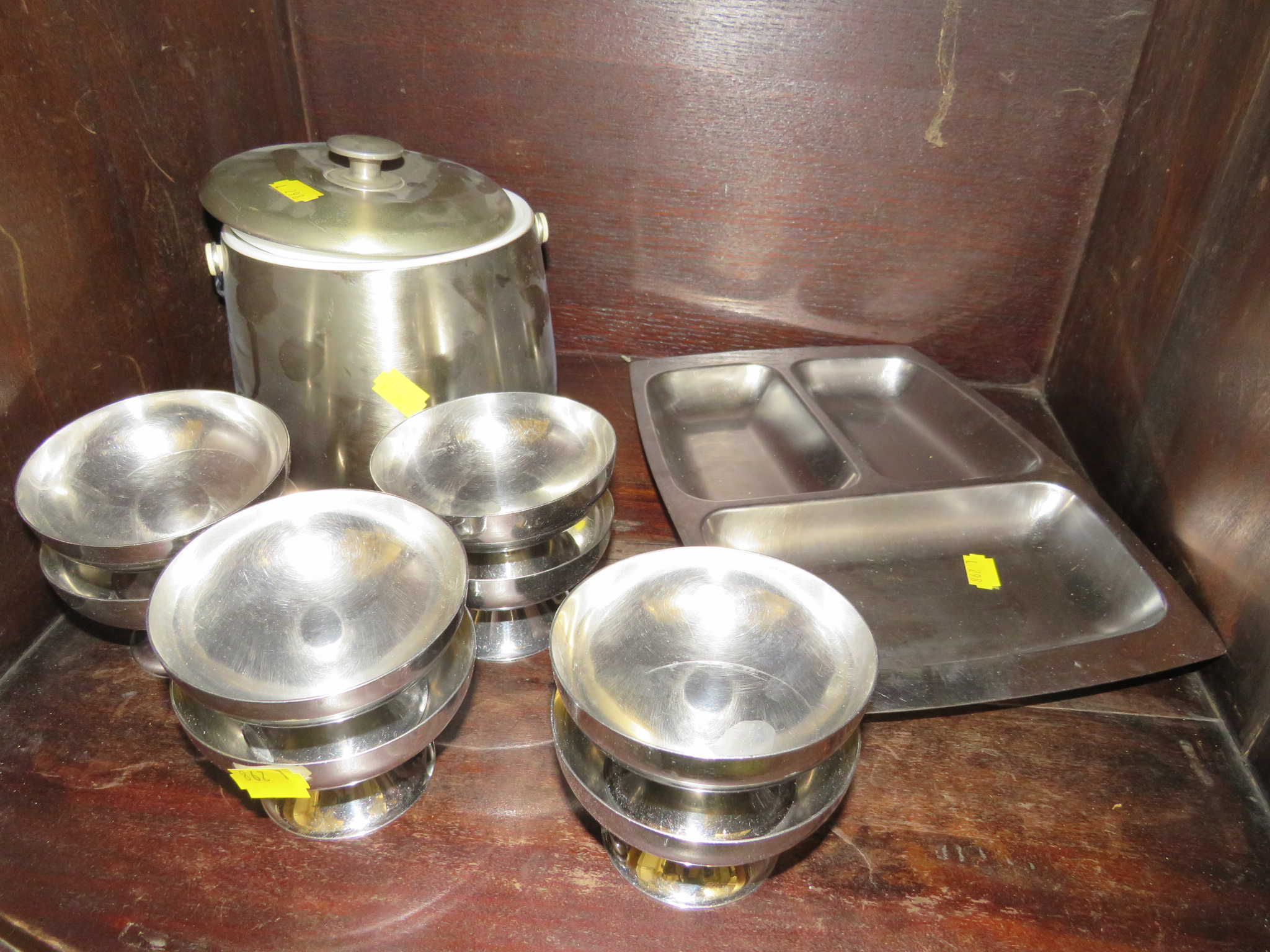 SELECTION OF STAINLESS WARE AND DRINKING GLASSES - Image 3 of 3