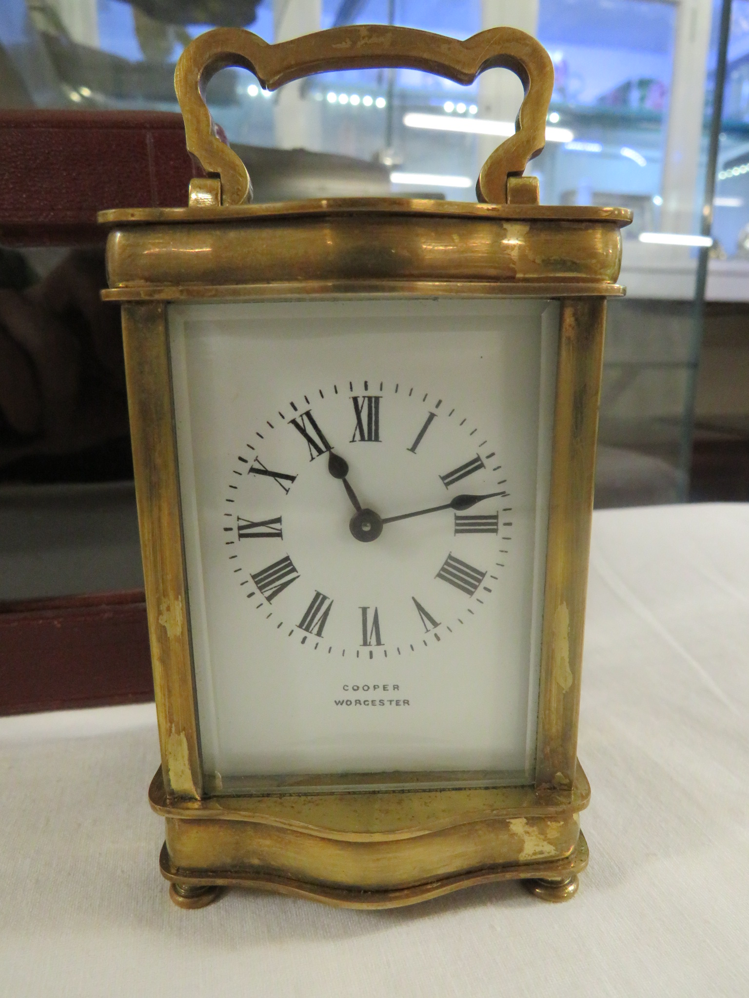 A brass serpentine cased carriage clock raised on bun feet, the dial signed Cooper Worcester, the - Bild 2 aus 4