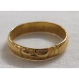 Yellow metal memento mori ring engraved to the exterior with a skull, the interior inscribed S.V