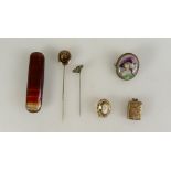 Group of 6 interesting pieces of antique jewellery.