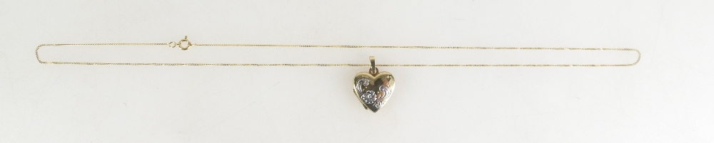9ct gold heart shaped pendant and chain, 2.