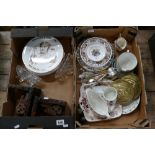 A mixed collection of ceramic items to include decorative wall plates, commemorative plates,