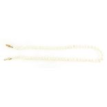 A ladies quality vintage pearl necklace with 9ct gold clasp