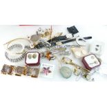 Job lot collection of jewellery including 9ct gold Avia wristwatch,