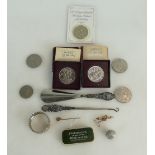 Group of silver & gold items plus odd coins;