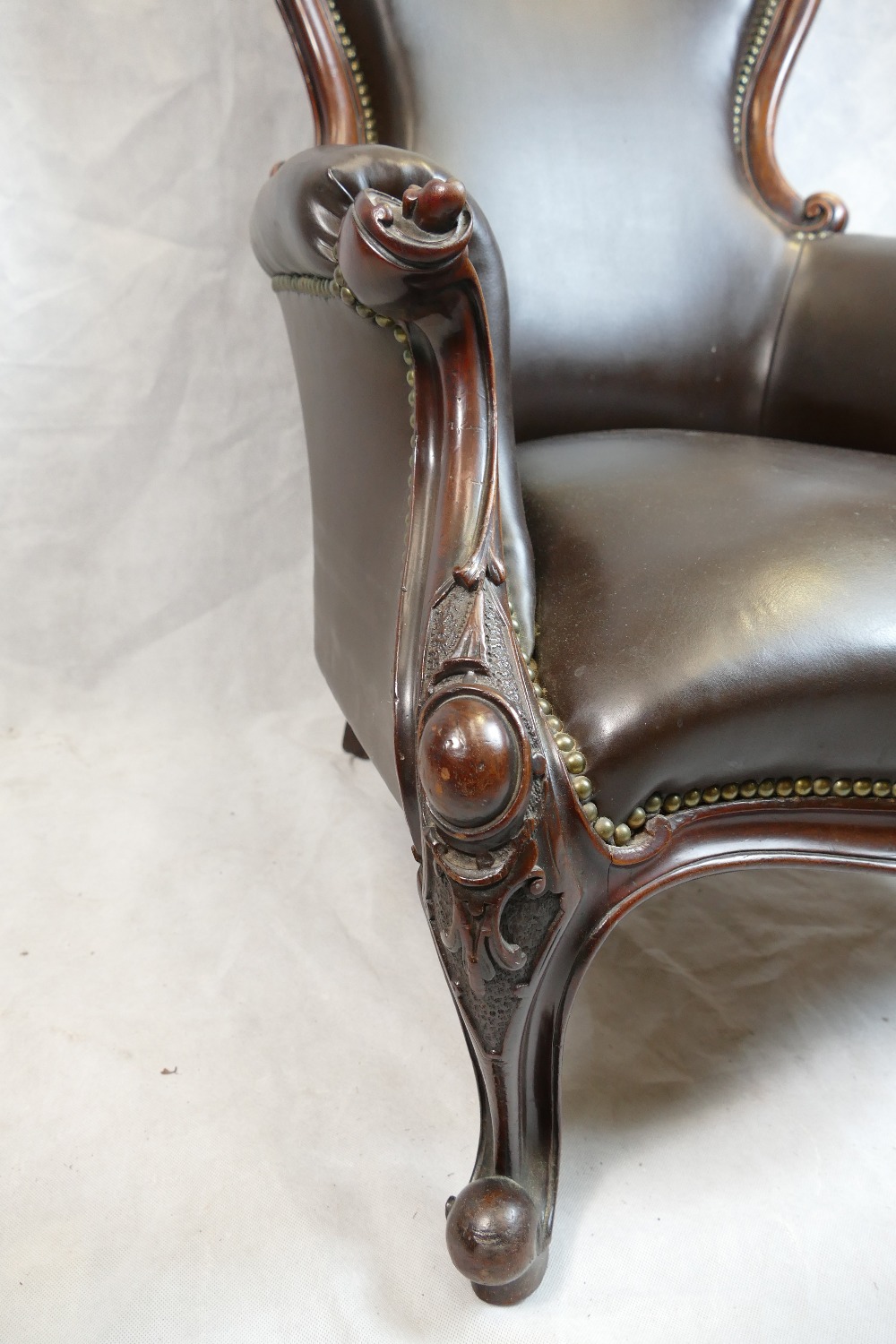 19th century french Louis XV style mahogany leather armchair - Image 4 of 5