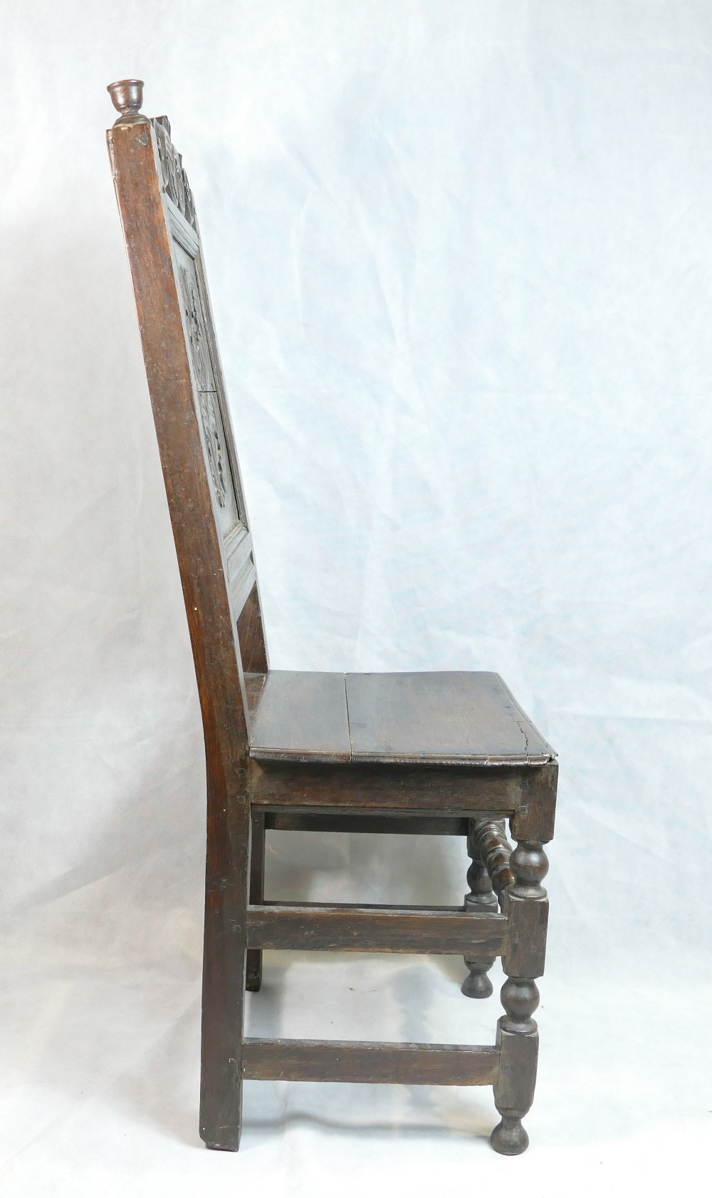 17th century oak hall chair, carved panel, some slight issues. - Image 4 of 6