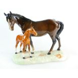 Beswick model of brown mare and chestnut foal on grassy base 953