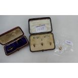 Small lot of gold jewellery including 18ct ring 2g, 9ct ring 1.7g, 3x 9ct studs 1.8g, dental gold 1.