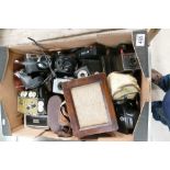 A mixed collection of items to include - film cameras, Kodak Brownies, Ensign Full Vue Brownies etc.