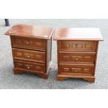 A pair of mahogany bedside chests of drawers (2)