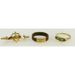 18ct gold ladies ring set emeralds & pearls (3.