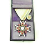 Japanese silver medal "Imperial Order of the Sacred Treasure" in lacquered box