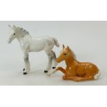 Beswick Shire foal 1053 in grey gloss and lying Palomino foal 915 (2)