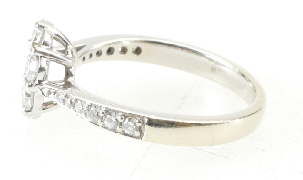 White gold ladies Diamond Cluster ring set with 2 baguette diamonds, - Bild 4 aus 6