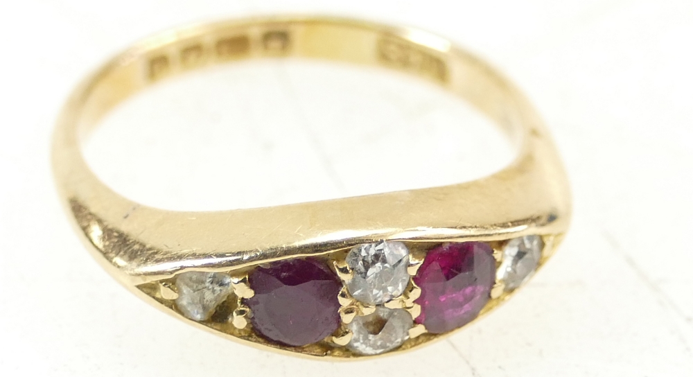 18ct yellow gold and diamond / ruby set ring. Four diamonds (1 damaged) and two rubies. 3.
