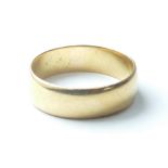 22ct hallmarked wedding band / ring, size P. 5.8g.