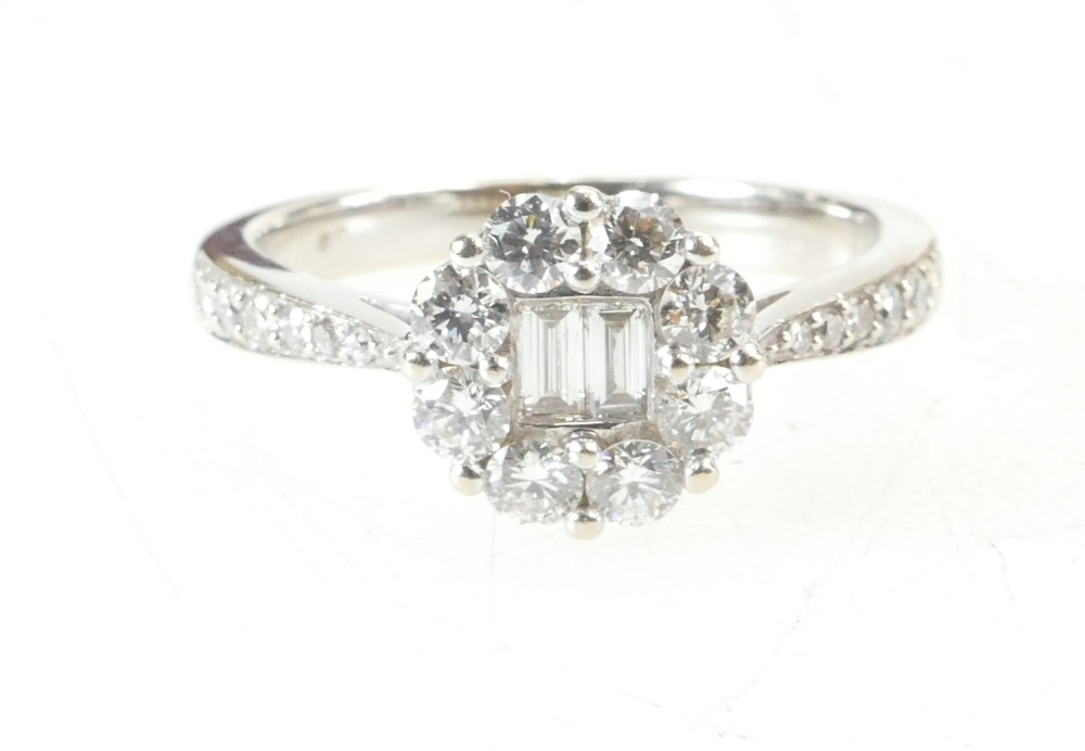 White gold ladies Diamond Cluster ring set with 2 baguette diamonds, - Bild 3 aus 6