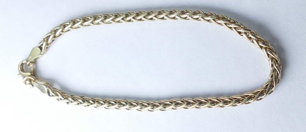 9ct hallmarked gold bracelet, 17.5cm. 3.3g.