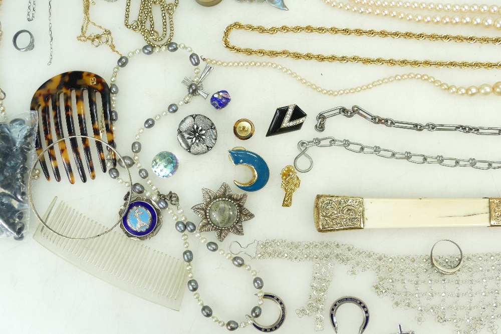Quantity of jewellery including some silver, pocket watch, chains, parasol handle, earrings, - Bild 5 aus 5