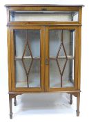 Edwardian inlaid mahogany display cabinet / vitrine.