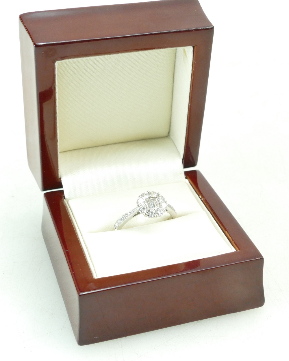 White gold ladies Diamond Cluster ring set with 2 baguette diamonds, - Bild 2 aus 6