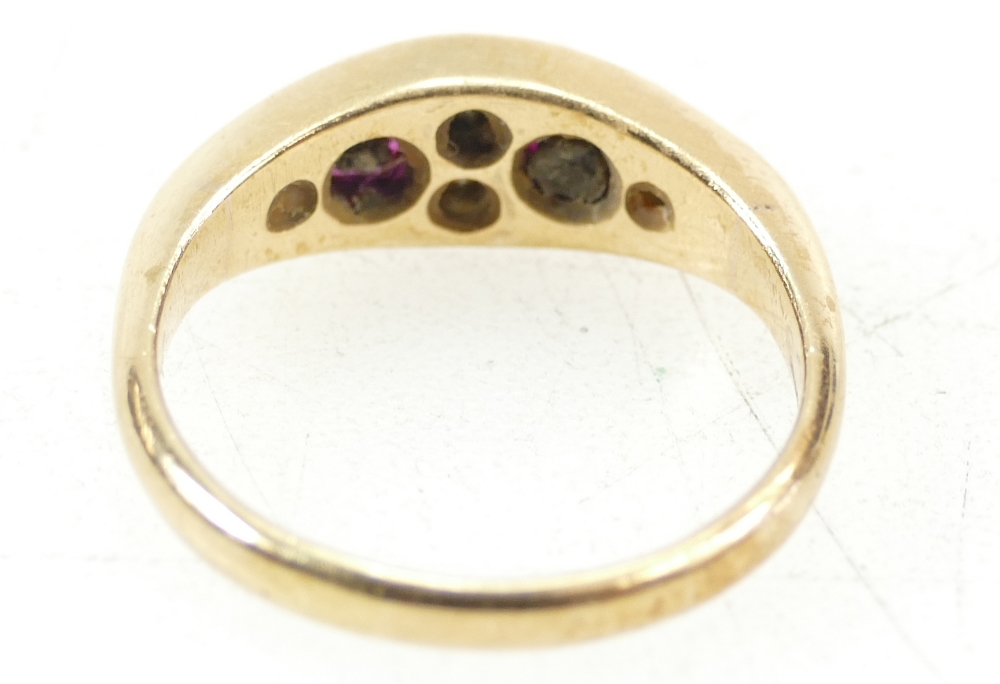 18ct yellow gold and diamond / ruby set ring. Four diamonds (1 damaged) and two rubies. 3. - Bild 3 aus 3