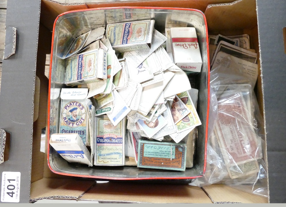 Large quantity of WWII period cigarette cards, sets and many oddments,